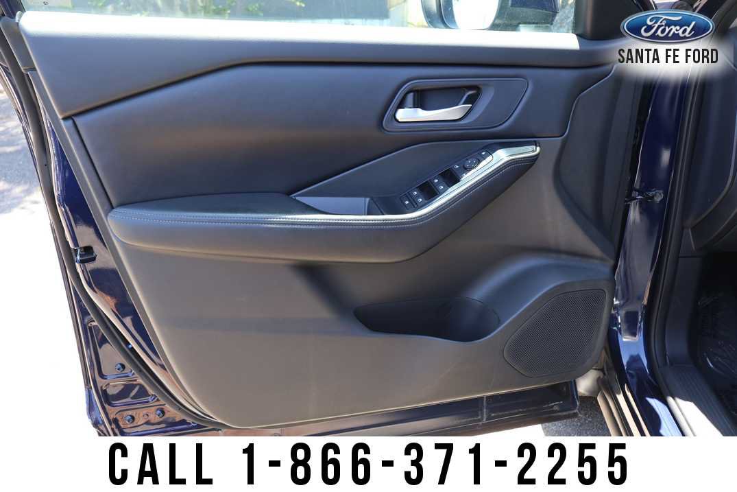 Used 2024 Nissan Rogue SV FWD image 9