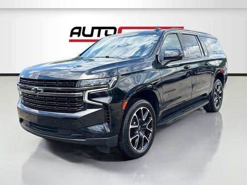 Used 2022 Chevrolet Suburban RST w/ Sport Performance Package image 3