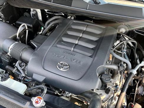 Used 2018 Toyota Tundra Limited w/ Limited Premium Package AWD/4WD image 32