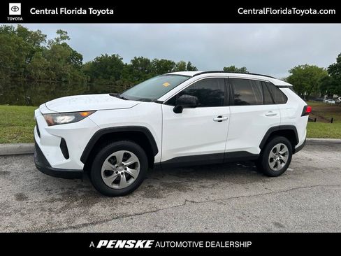 Used 2021 Toyota RAV4 LE image 1