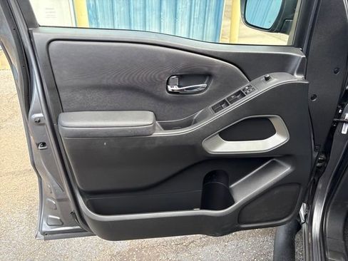 Used 2023 Nissan Frontier SV w/ SV Convenience Package image 8