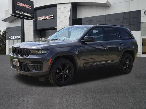 Used 2023 Jeep Grand Cherokee Altitude AWD/4WD image 32