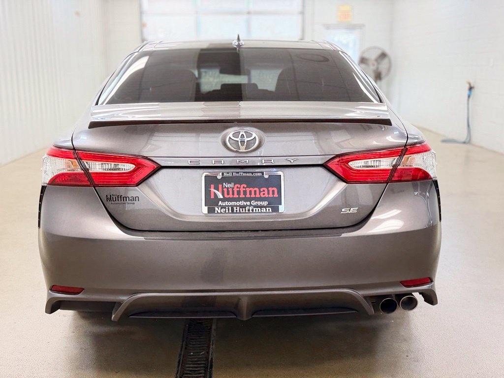 Used 2020 Toyota Camry SE FWD image 6