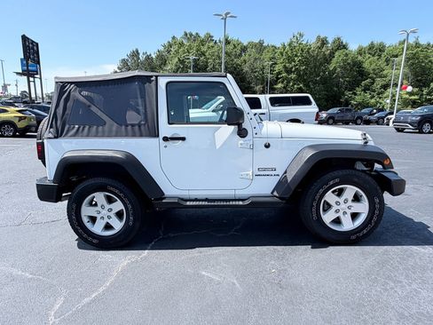 Used 2015 Jeep Wrangler Sport w/ Quick Order Package 24S AWD/4WD image 4
