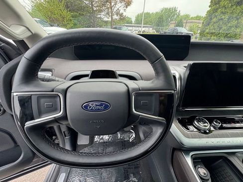 Used 2025 Ford Expedition Platinum w/ Platinum Ultimate Package AWD/4WD image 19