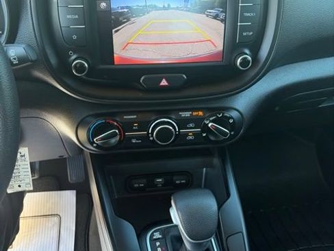 Used 2023 Kia Soul LX w/ LX Technology Package FWD image 12