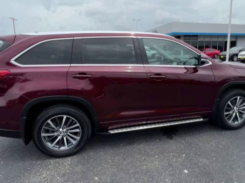 Used 2017 Toyota Highlander XLE image 9
