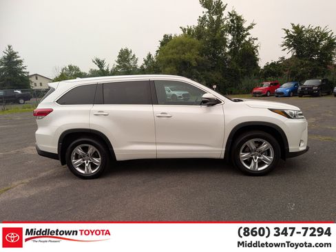 Used 2019 Toyota Highlander Limited AWD/4WD image 2