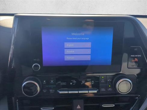 Used 2024 Toyota Highlander LE image 17