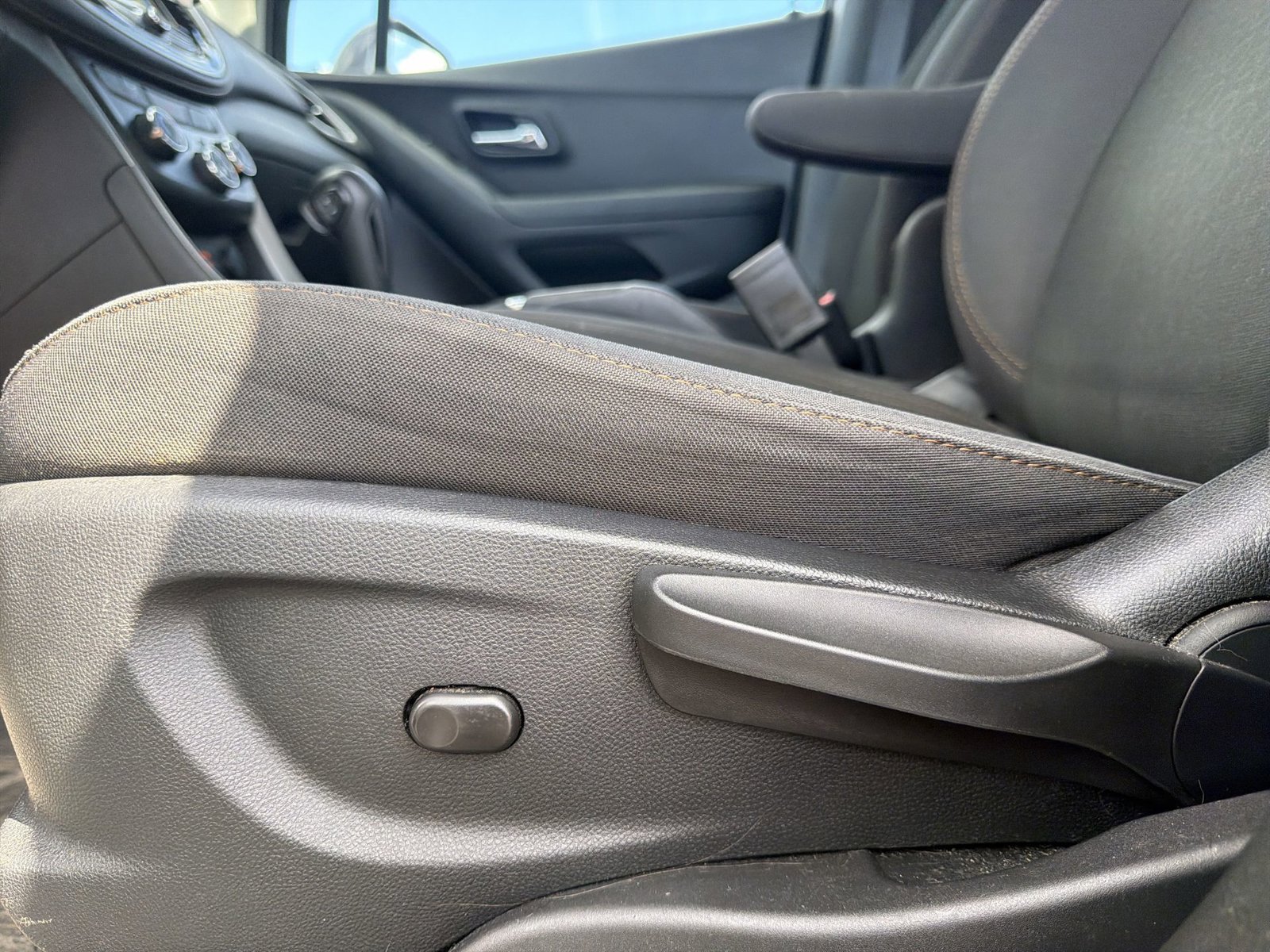 Used 2018 Chevrolet Trax LS w/ LPO, Protection Package FWD image 13