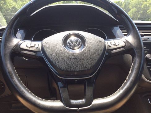 Used 2018 Volkswagen Tiguan SEL AWD/4WD image 24