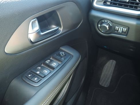 New 2025 Chrysler Voyager LX image 28