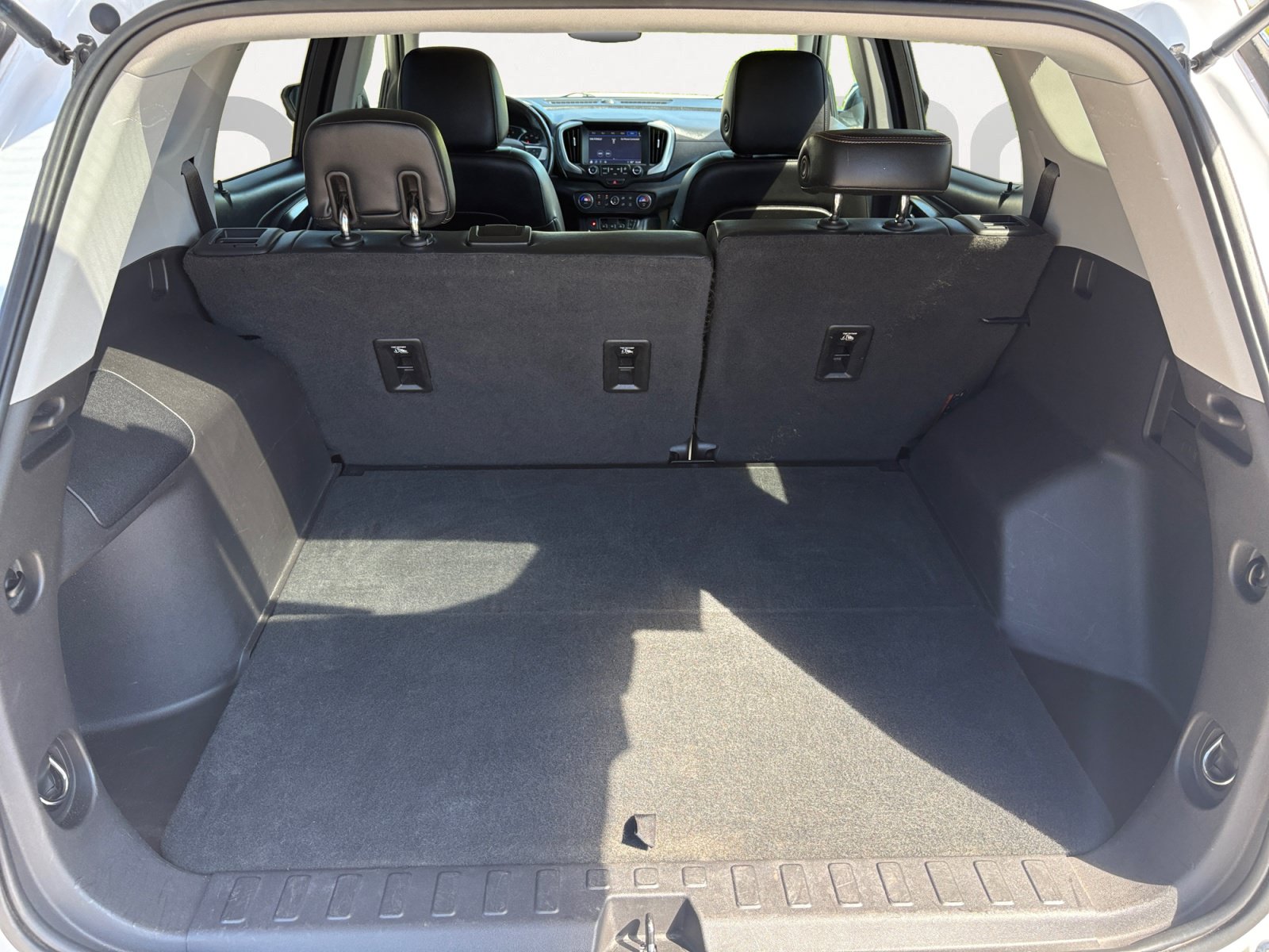 Used 2018 GMC Terrain SLT w/ LPO, Black Accent Package FWD image 12