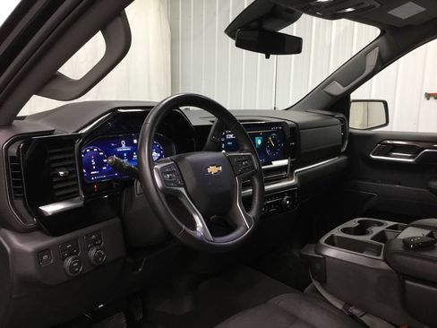 Used 2022 Chevrolet Silverado 1500 LT AWD/4WD image 13