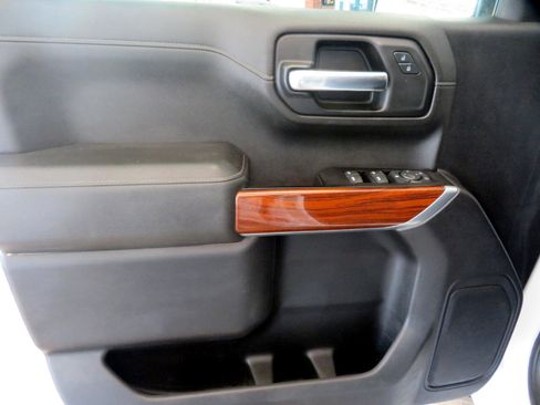 Used 2019 Chevrolet Silverado 1500 LT w/ Z71 Off-Road Package image 14