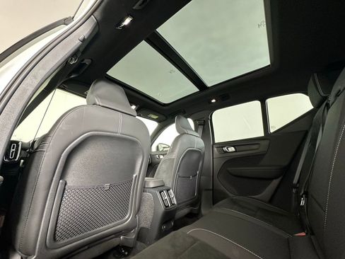 Used 2023 Volvo XC40 Recharge Plus image 18