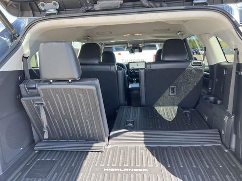 Used 2023 Toyota Highlander Limited AWD/4WD image 16