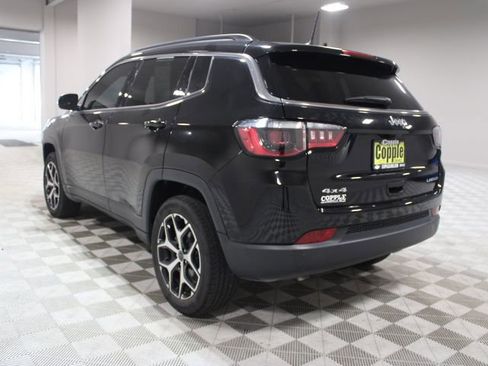 Used 2025 Jeep Compass Limited image 9