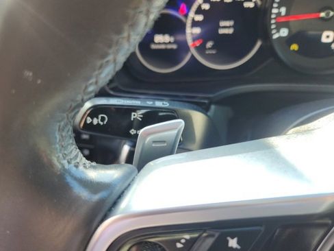 Used 2021 Porsche Cayenne w/ Premium Package image 34