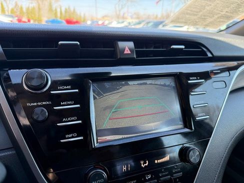 Used 2018 Toyota Camry SE FWD image 24