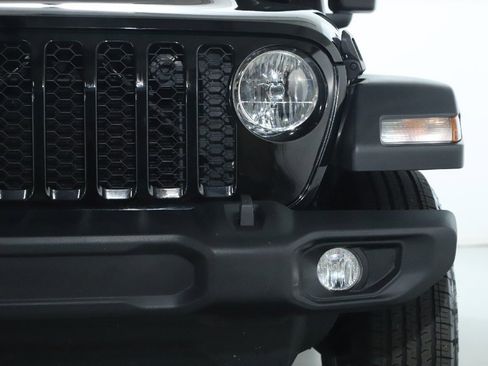 Used 2024 Jeep Wrangler Sport S image 8