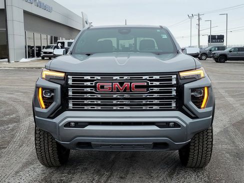 Used 2024 GMC Canyon Denali image 2