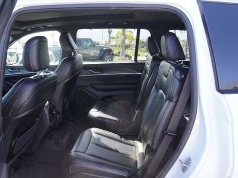 Used 2024 Jeep Grand Cherokee L Limited w/ Luxury Tech Group II image 20