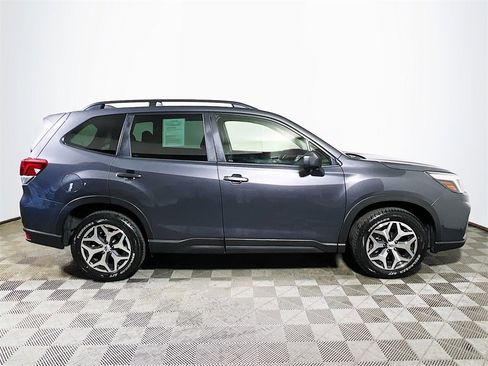 Used 2020 Subaru Forester Premium image 9