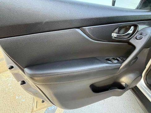 Used 2017 Nissan Rogue SV FWD image 90