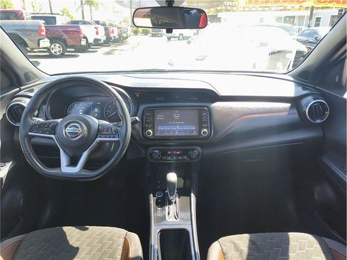 Used 2021 Nissan Kicks SR w/ Exterior Package FWD image 6