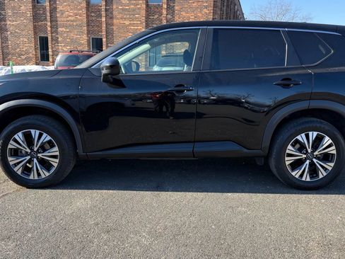Used 2023 Nissan Rogue SV image 5