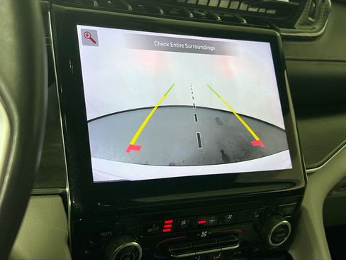 Used 2022 Jeep Grand Cherokee Overland image 14