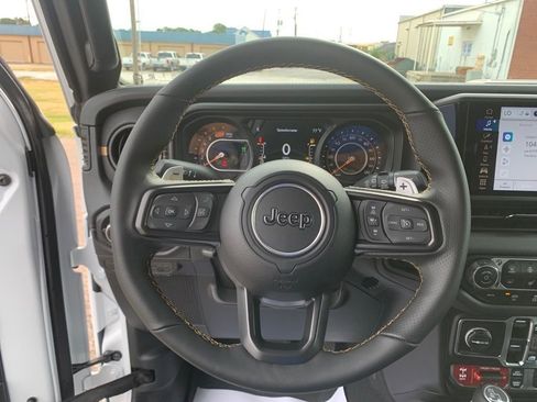 New 2025 Jeep Wrangler Unlimited Rubicon 392 image 16