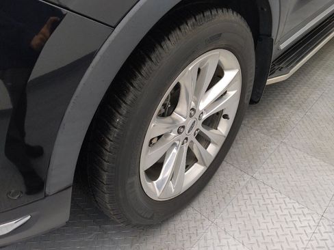 Used 2018 Ford Explorer Limited w/ Equipment Group 301A AWD/4WD image 31