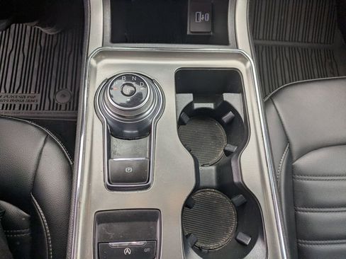 Used 2022 Ford Edge SEL w/ Convenience Package image 16