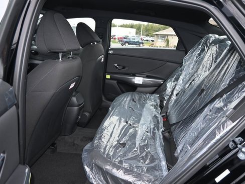 Used 2025 Hyundai Elantra Sport image 9