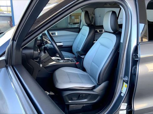 Used 2021 Ford Explorer XLT w/ Equipment Group 202A image 16