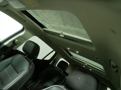 Used 2021 GMC Acadia Denali w/ Trailering Package image 12