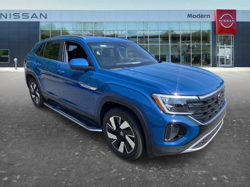 Used 2025 Volkswagen Atlas Cross Sport SE FWD image 3