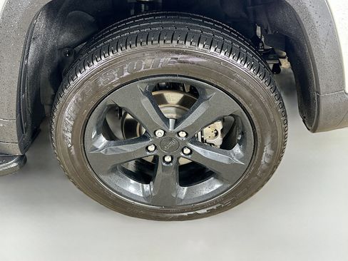 Certified 2023 Jeep Grand Cherokee Altitude AWD/4WD image 34