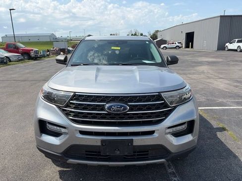 Used 2020 Ford Explorer XLT w/ Equipment Group 202A AWD/4WD image 2