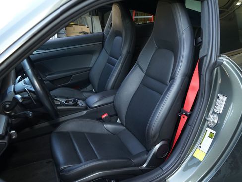 Used 2021 Porsche 911 Carrera image 9