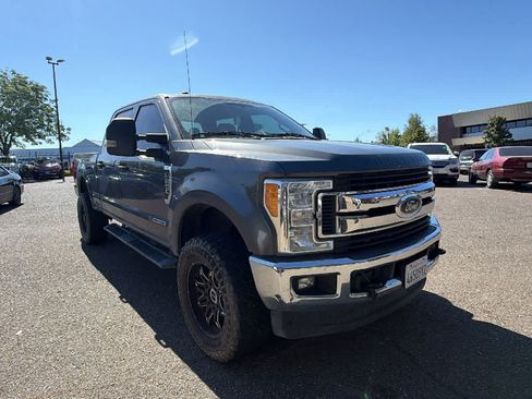 Used 2017 Ford F250 XLT w/ XLT Value Package AWD/4WD image 4