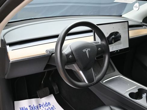 Used 2022 Tesla Model Y Long Range AWD/4WD image 19
