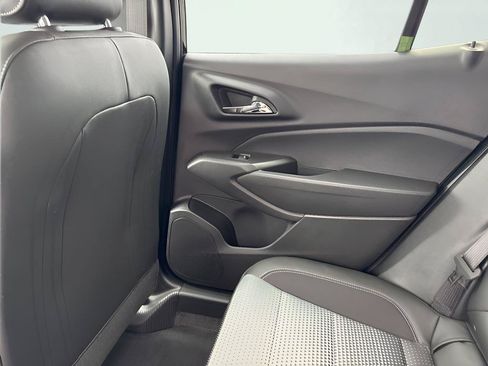 New 2026 Chevrolet Trax LT w/ Sunroof Package FWD image 17