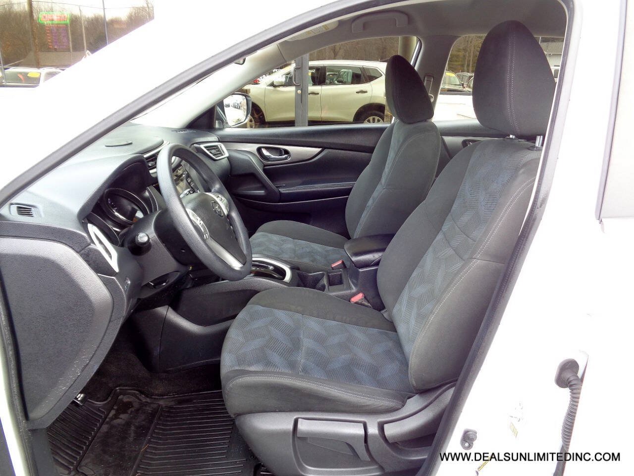 Used 2016 Nissan Rogue S AWD/4WD image 9
