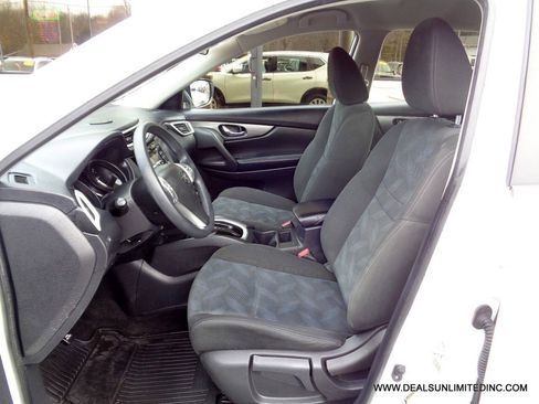 Used 2016 Nissan Rogue S AWD/4WD image 9