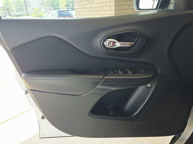 Used 2017 Jeep Cherokee Sport AWD/4WD image 28