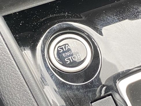 Certified 2025 Nissan Versa SR w/ Trunk Package image 10