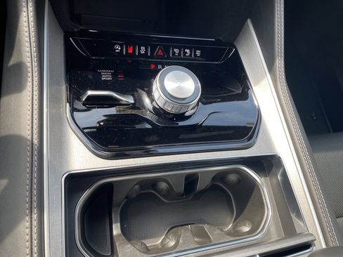 New 2025 Jeep Wagoneer 4WD w/ Convenience Group I image 32